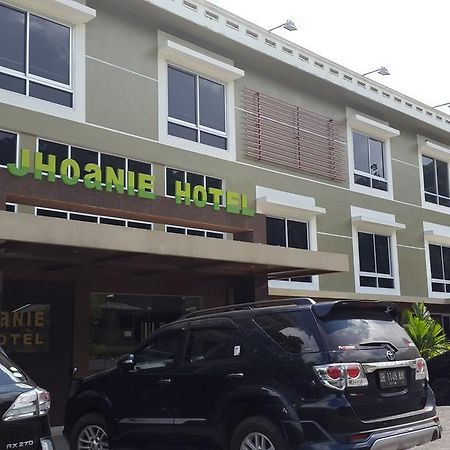 Jhoanie Hotel Tomohon Exterior photo