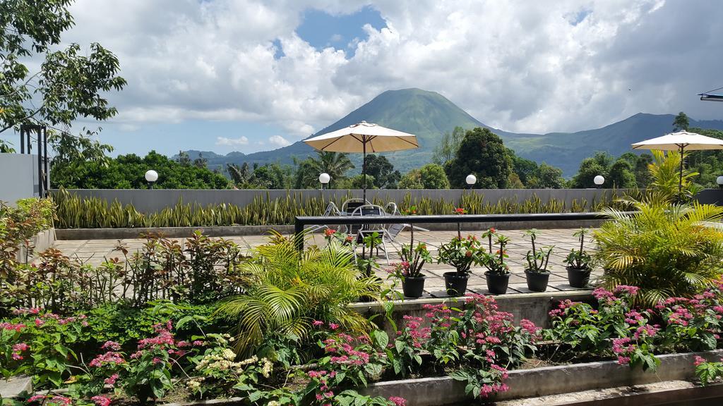 Jhoanie Hotel Tomohon Room photo